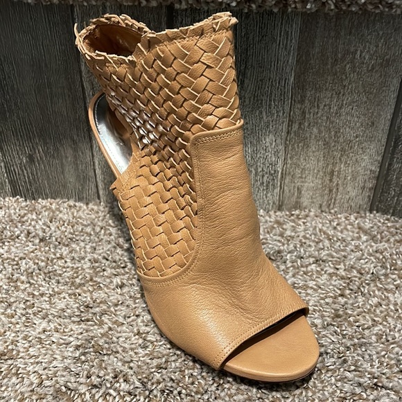 Vintage Coach Julie Peep Toe Heel Size 10 EXCELLENT CONDITION!!! Worn only once - Picture 2 of 7